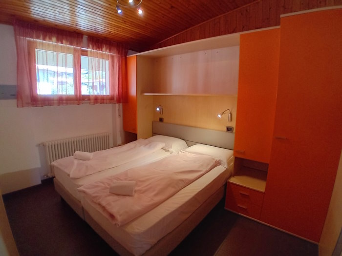 Foto di Appartamenti Andreis a Malcesine con balcone vista lago, uso giardino e piscina