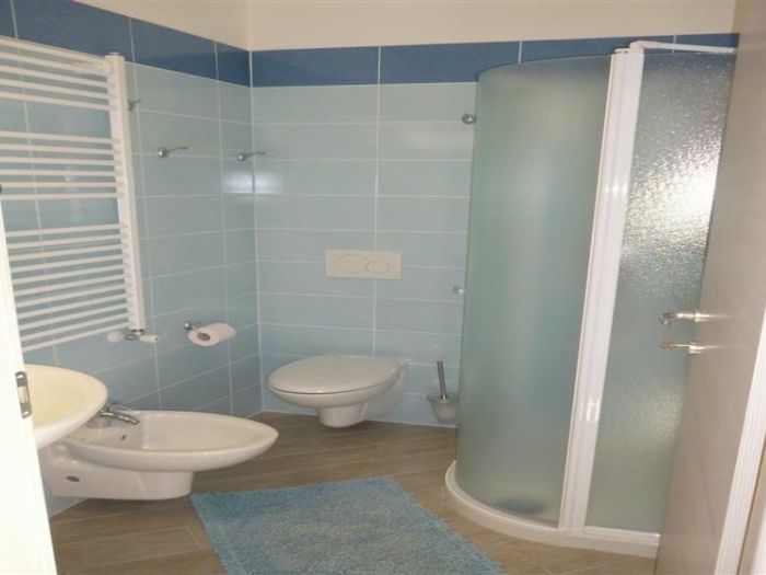 Foto di Appartamenti Andreis a Malcesine con balcone vista lago, uso giardino e piscina