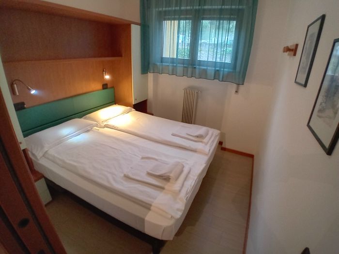 Foto di Appartamenti Andreis a Malcesine con balcone vista lago, uso giardino e piscina