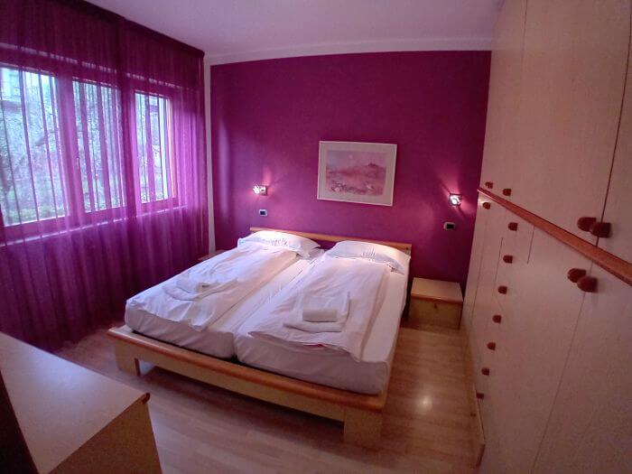 Foto di Appartamenti Andreis a Malcesine con balcone vista lago, uso giardino e piscina