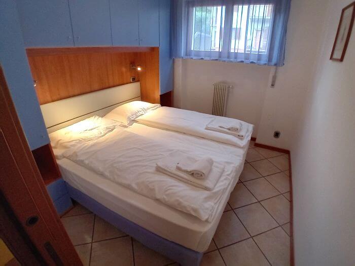 Foto di Appartamenti Andreis a Malcesine con balcone vista lago, uso giardino e piscina