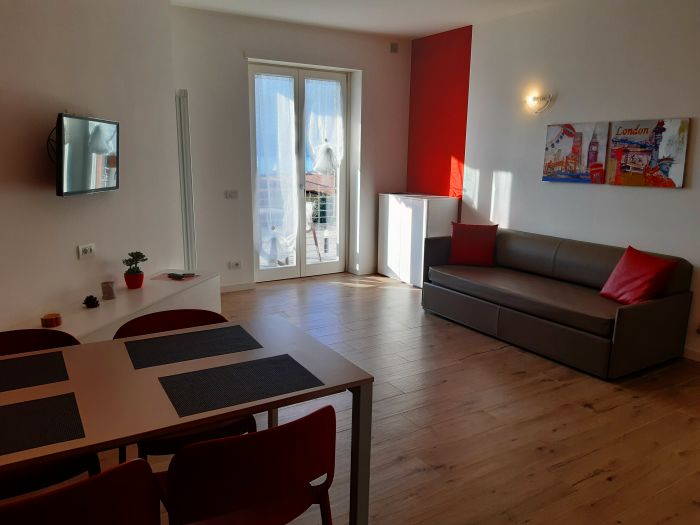 Foto di Appartamenti Andreis a Malcesine con balcone vista lago, uso giardino e piscina