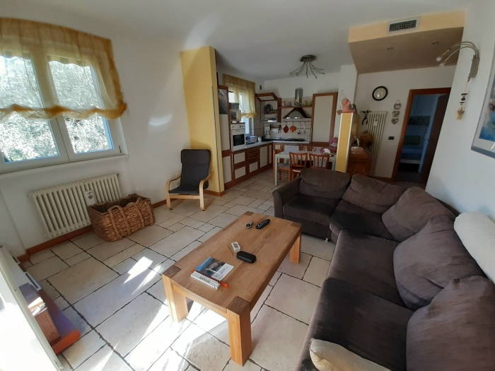 Foto di Appartamenti Andreis a Malcesine con balcone vista lago, uso giardino e piscina