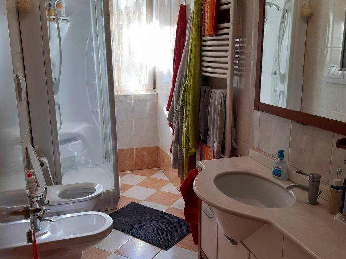 Foto di Appartamenti Andreis a Malcesine con balcone vista lago, uso giardino e piscina