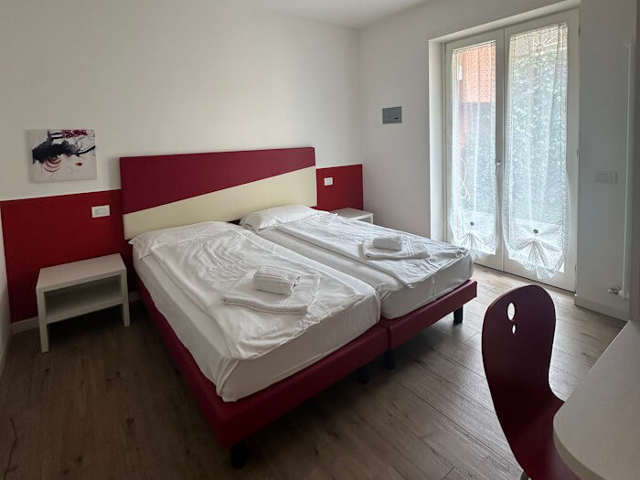 Foto di Appartamenti Andreis a Malcesine con balcone vista lago, uso giardino e piscina